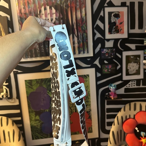 LONDON ROCK HANDPAINTED ACUTE CROSSBODY - Picture 7 of 9